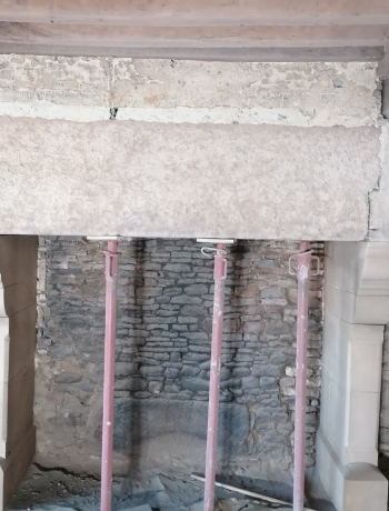 Aérogommage d'une cheminée monumentale